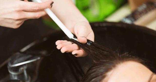 تفاوت بوتاکس مو با کراتینه مو چیست؟ | راهنمای کامل و مزایا