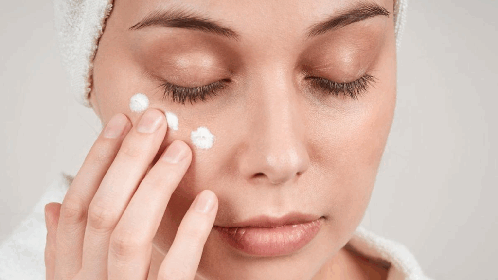 نحوه استفاده از آبرسان و مرطوب کننده بر اساس نوع پوست