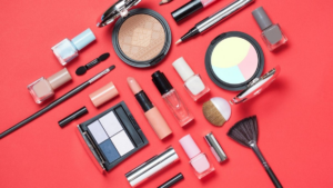 لوازم آرایشی ضروری که هر فرد باید در کیف خود داشته باشد