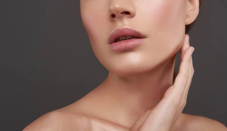 ماساژ صورت برای زاویه سازی فک در خانه - آموزش ۶ تکنیک موثر