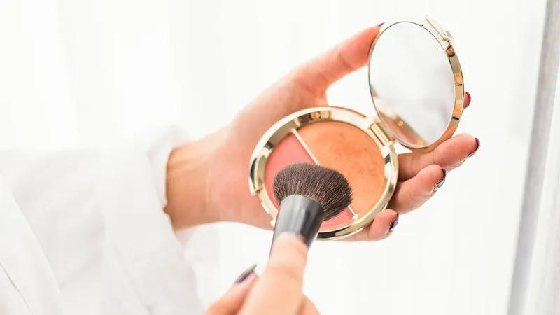 اگر بعد از رژگونه جوش، خارش یا قرمزی ایجاد شد، علت چیست؟